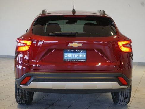 Certified 2025 Chevrolet Trax LT w/ LT Convenience Package image 6