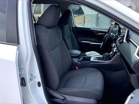 Used 2023 Toyota RAV4 XLE FWD image 7