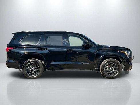 Used 2024 Toyota Sequoia Platinum AWD/4WD image 4
