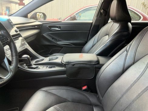 Used 2019 Toyota Avalon XLE w/ Moonroof Package FWD image 4