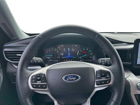 Used 2024 Ford Explorer XLT w/ Equipment Group 202A AWD/4WD image 18