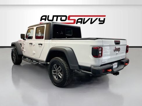 Used 2024 Jeep Gladiator Mojave w/ Technology Group AWD/4WD image 5
