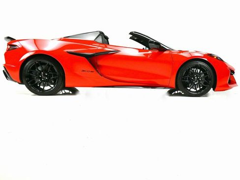 Used 2025 Chevrolet Corvette Z06 RWD image 9
