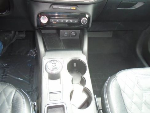 Used 2023 Ford Escape Platinum w/ Premium Technology Package AWD/4WD image 18