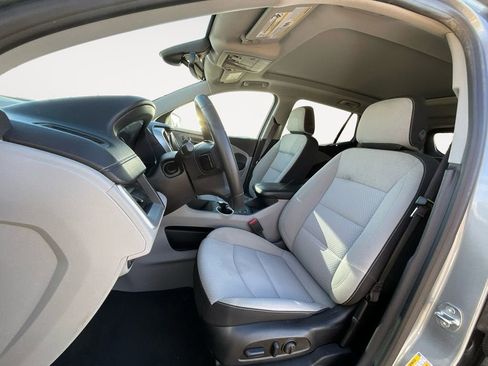 Used 2023 GMC Terrain SLE w/ Driver Convenience Package image 9