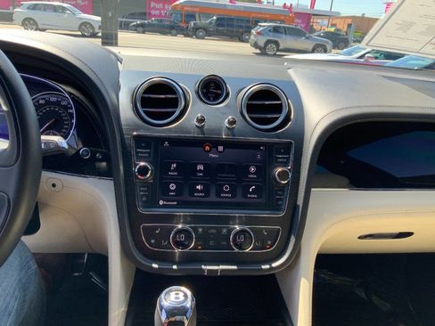 Used 2019 Bentley Bentayga AWD/4WD image 19