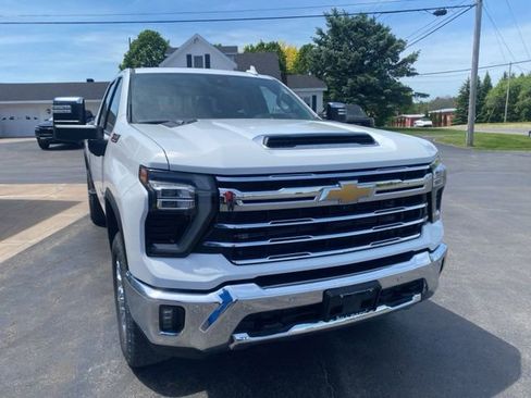 Used 2024 Chevrolet Silverado 2500 LTZ w/ LTZ Convenience Package AWD/4WD image 6