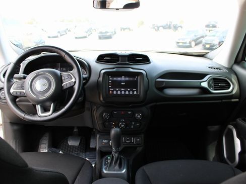 Used 2018 Jeep Renegade Latitude w/ Cold Weather Group AWD/4WD image 14