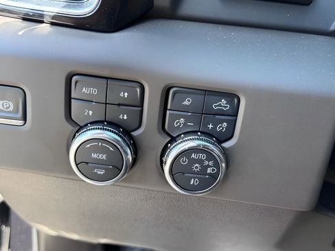 Used 2024 GMC Sierra 2500 Denali w/ Denali Reserve Package AWD/4WD image 21