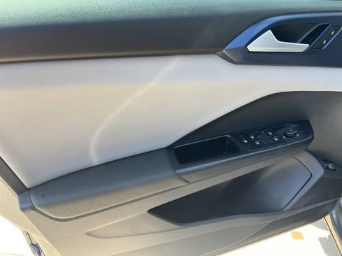 Certified 2023 Volkswagen Taos SE FWD image 13