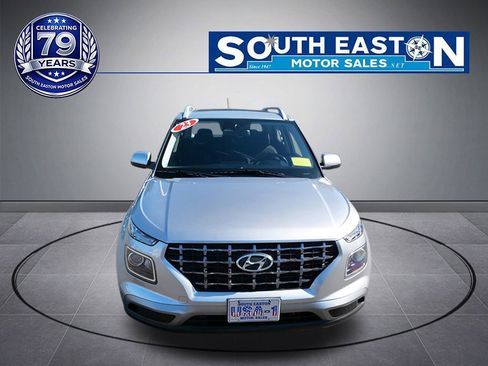 Used 2023 Hyundai Venue SEL FWD image 3