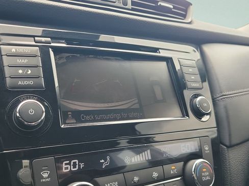Used 2020 Nissan Rogue SL FWD image 17