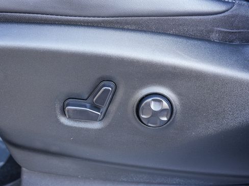 Used 2024 Chrysler Pacifica Touring-L image 21