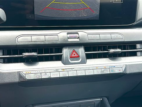 Used 2025 Kia K4 FWD image 33