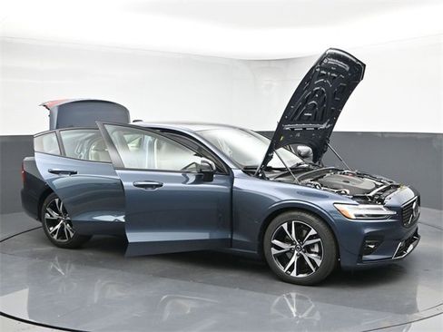 Used 2024 Volvo S60 B5 Core w/ Climate Package image 48