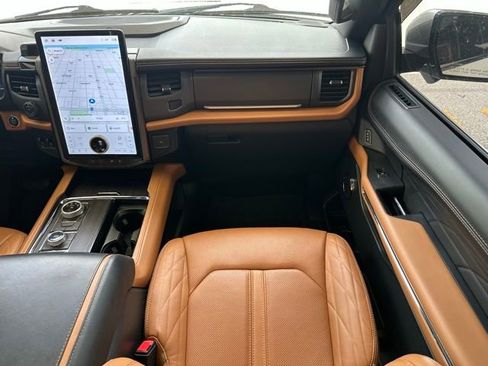 Used 2023 Ford Expedition Platinum AWD/4WD image 13