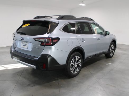 Used 2022 Subaru Outback Limited image 9