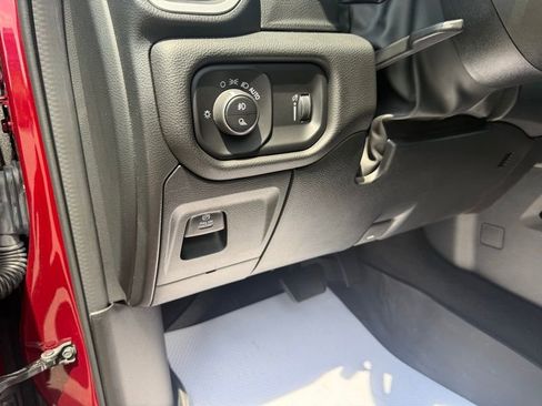 Used 2023 RAM 1500 Big Horn AWD/4WD image 18