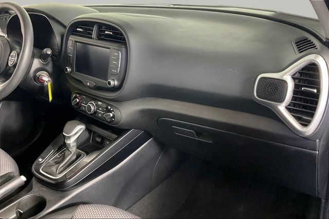 Used 2025 Kia Soul LX w/ LX Technology Package FWD image 19