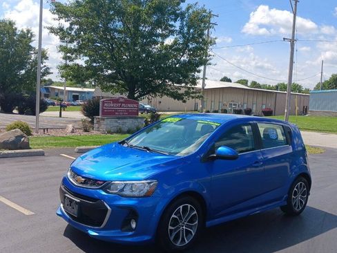 Used 2017 Chevrolet Sonic LT w/ Convenience Package FWD image 1