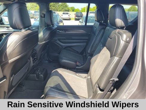 New 2025 Jeep Grand Cherokee L Altitude image 18