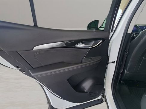 Used 2025 Buick Envision Preferred AWD/4WD image 17