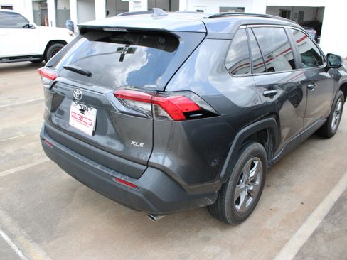 Used 2024 Toyota RAV4 XLE w/ Convenience Package FWD image 11