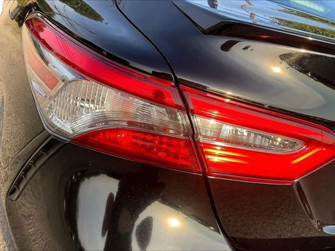 Used 2019 Toyota Camry SE FWD image 28