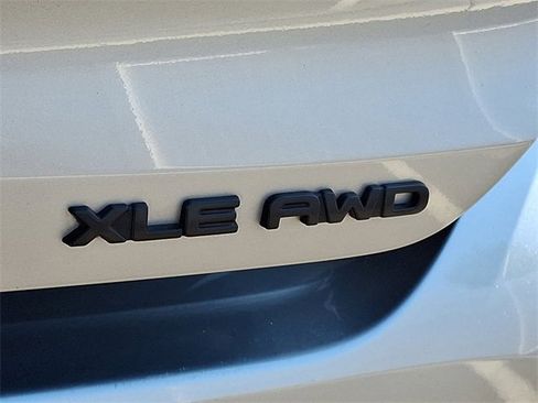 Certified 2022 Toyota Highlander XLE image 30