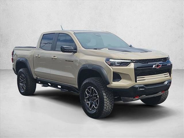 Used 2024 Chevrolet Colorado ZR2 w/ Technology Package AWD/4WD image 4