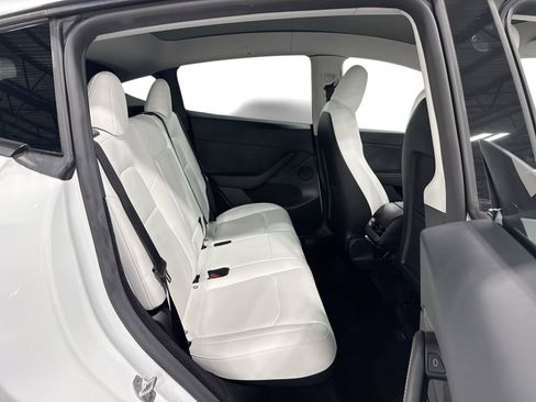 Certified 2023 Tesla Model Y Long Range AWD/4WD image 11