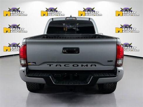 Used 2018 Toyota Tacoma TRD Sport w/ Technology Package image 6