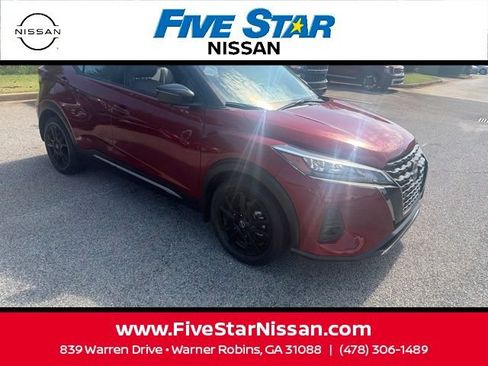Used 2023 Nissan Kicks SR w/ SR Premium Package FWD image 3