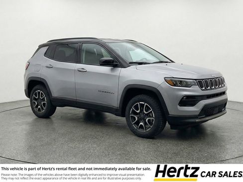 Used 2025 Jeep Compass Trailhawk image 1