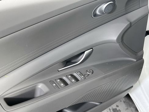 Used 2024 Hyundai Elantra SEL image 18