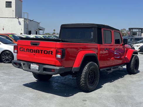 Used 2024 Jeep Gladiator Sport AWD/4WD image 7