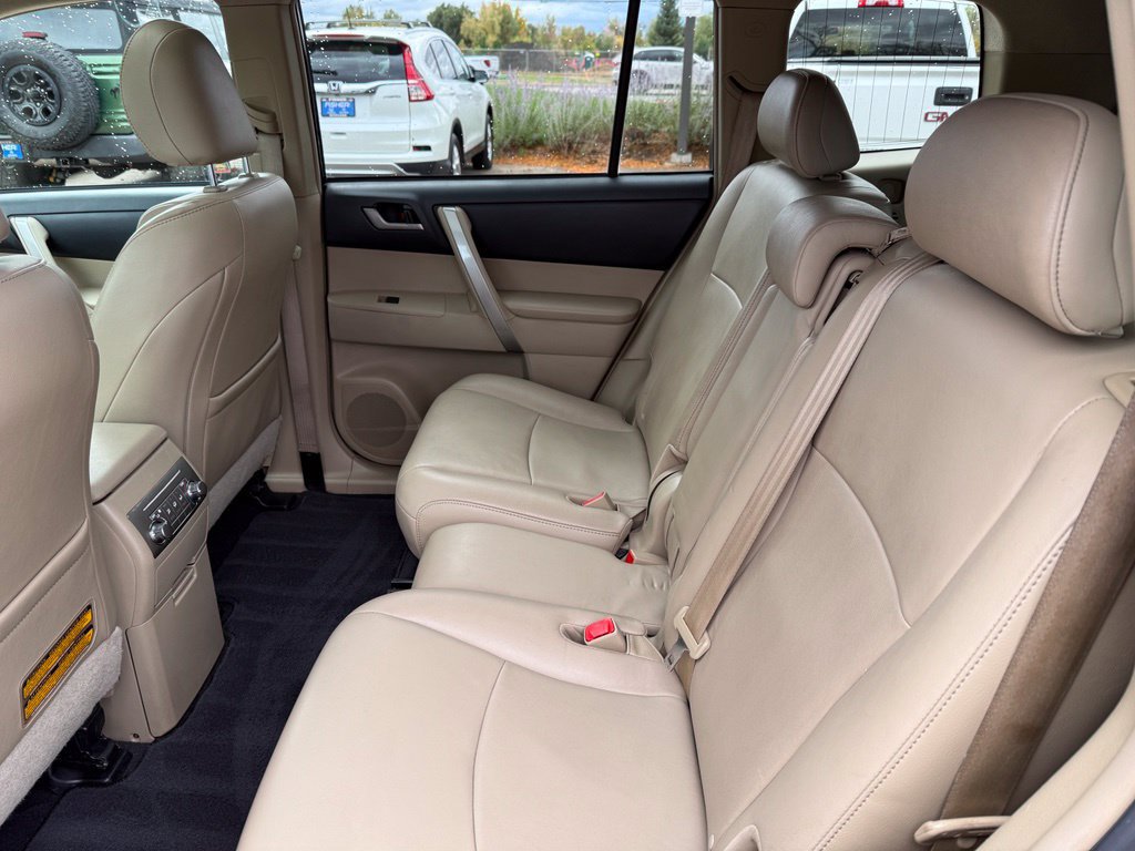Used 2012 Toyota Highlander SE w/ Protection Pkg AWD/4WD image 12