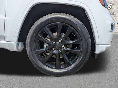 Used 2020 Jeep Grand Cherokee Altitude RWD image 11