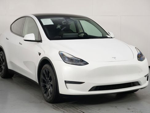 Used 2023 Tesla Model Y Long Range image 54