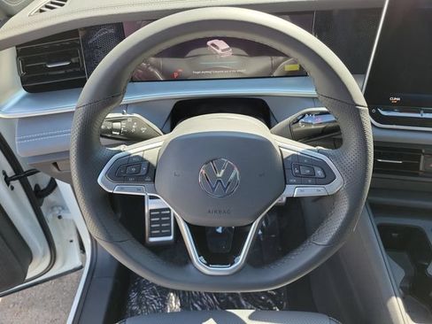 New 2026 Volkswagen Tiguan SE R-Line FWD image 21