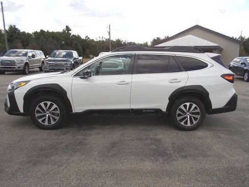 Used 2024 Subaru Outback Premium AWD/4WD image 3