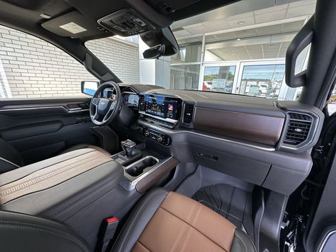 Used 2024 Chevrolet Silverado 1500 High Country w/ High Country Premium Package AWD/4WD image 29