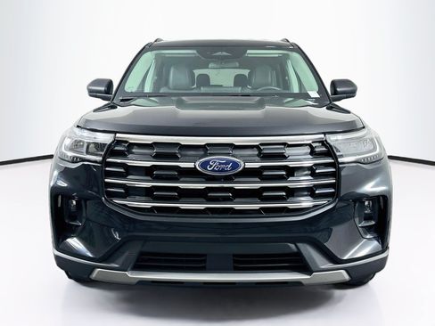 Used 2025 Ford Explorer Active w/ Active Comfort Package RWD image 2