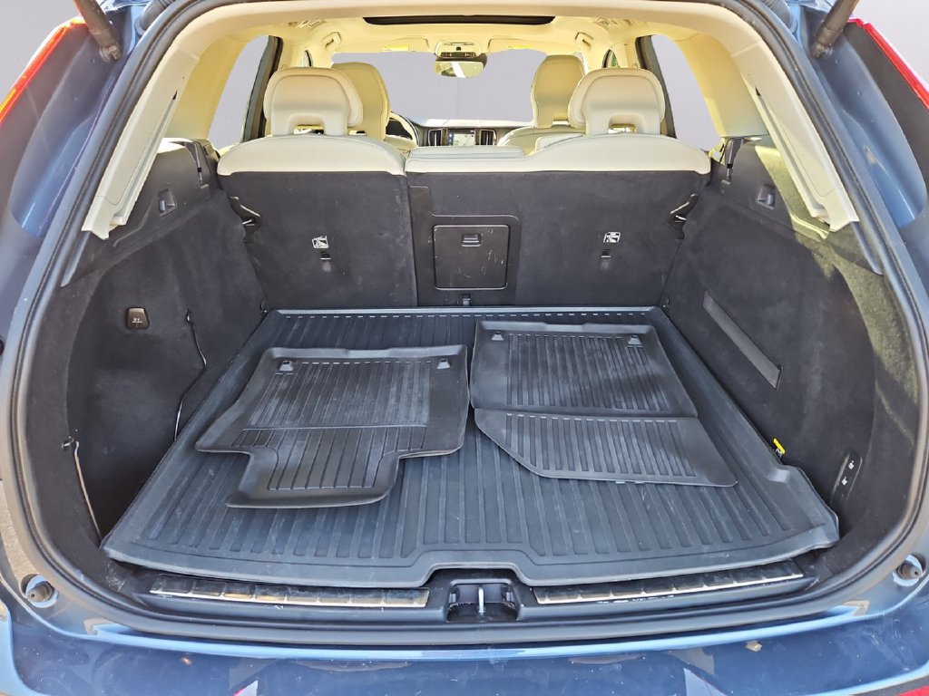Used 2019 Volvo XC60 T6 Momentum w/ Multimedia Package AWD/4WD image 36