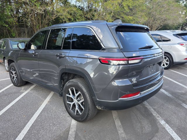 Used 2023 Jeep Grand Cherokee Limited w/ Trailer Tow Prep Group (B) RWD image 3