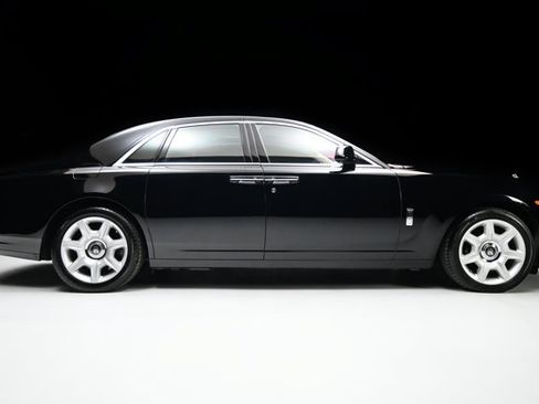 Used 2012 Rolls-Royce Ghost RWD image 32
