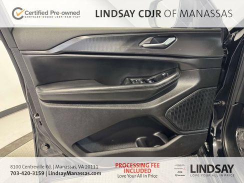 Used 2023 Jeep Grand Cherokee Laredo w/ Luxury Tech Group I AWD/4WD image 18