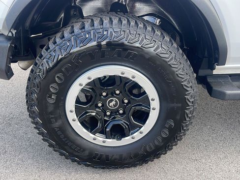 Used 2023 Ford Bronco Big Bend w/ Sasquatch Package AWD/4WD image 11