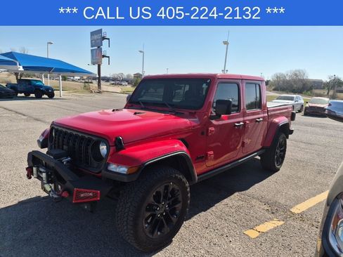 Used 2025 Jeep Gladiator Sport image 2