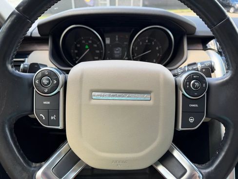 Used 2017 Land Rover Discovery HSE AWD/4WD image 24